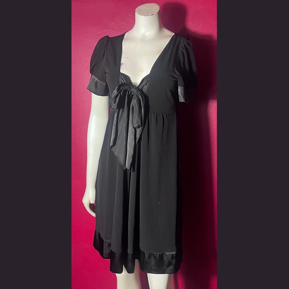 Short sleeve black stretchy knee length dress w square neckline & satin ribbon